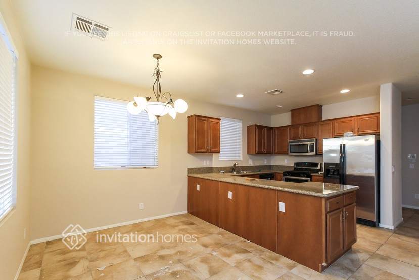 Building Photo - 8344 S Pioneer Way