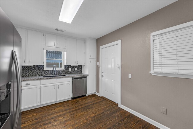 Building Photo - 1525 25th St