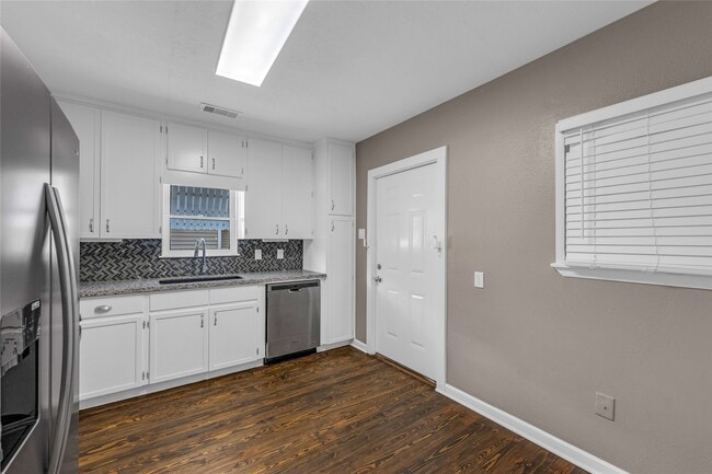 Building Photo - 4102 Ave N Ursuline St