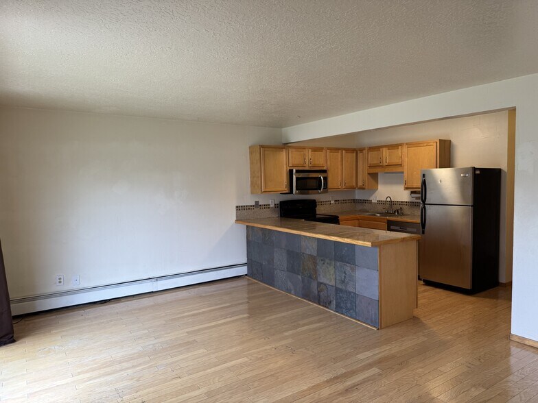 Building Photo - 1033 Straight Creek Dr