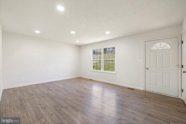 Building Photo - 345 Brown Ave