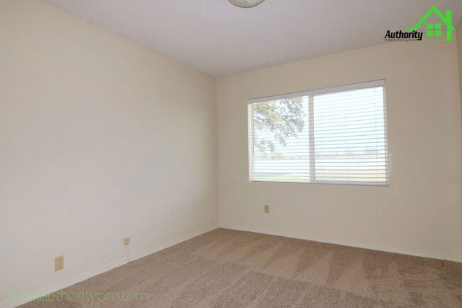 Building Photo - 21627 7 Lakes Rd