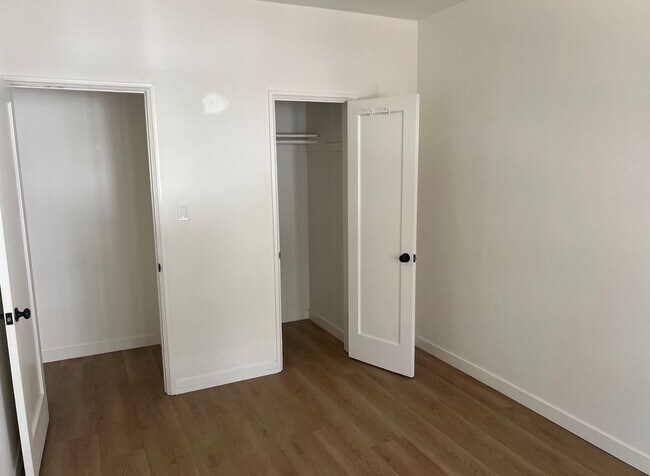 Building Photo - 7118 W Willoughby Ave