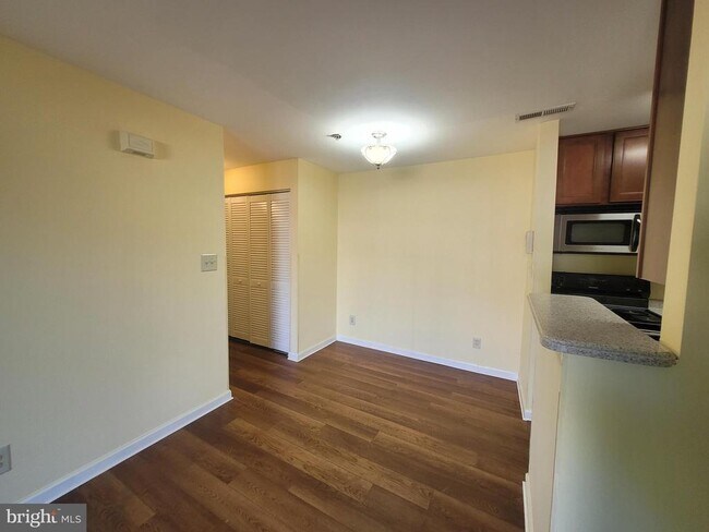 Building Photo - 33 Fern Oak Cir