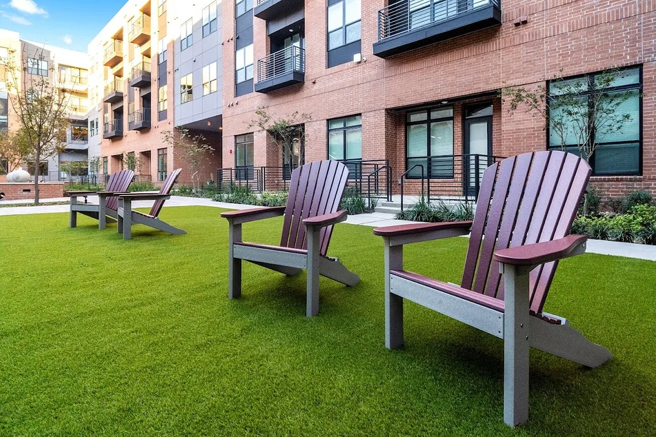 Building Photo - 1345 E 15th St