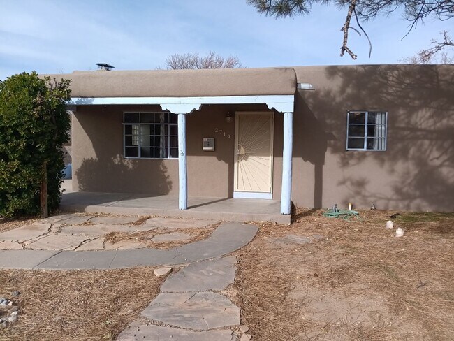 Building Photo - Charming 3-bedroom, 2-bathroom! Showings available NOW! New appliances! SPECIAL!!