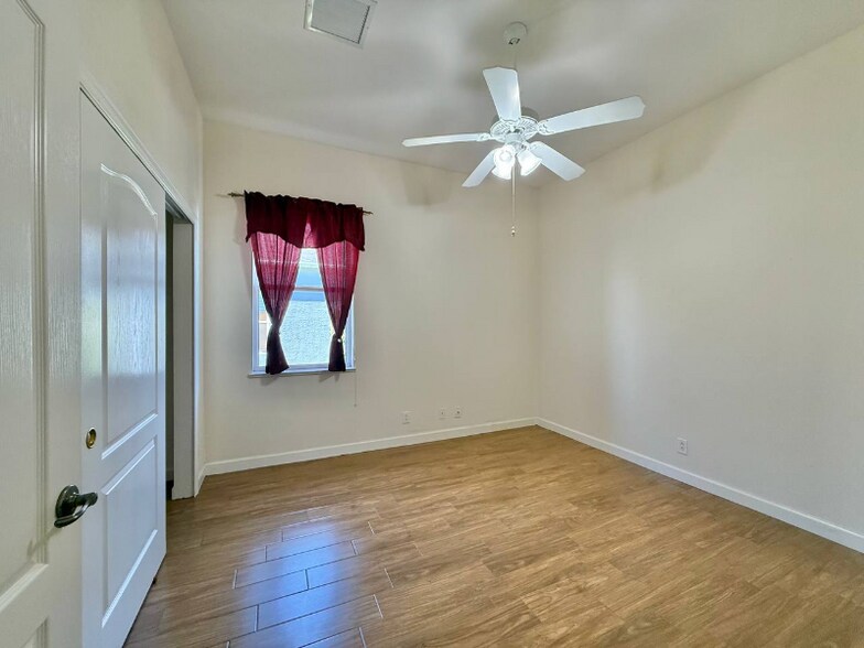 Building Photo - 6018 NW Winfield Dr