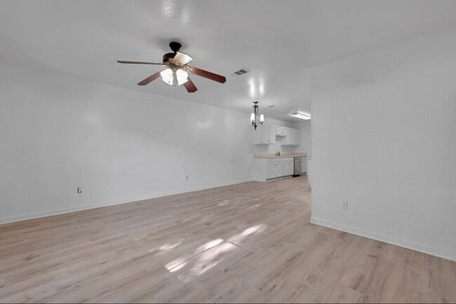 Building Photo - 1264 Ocala Rd