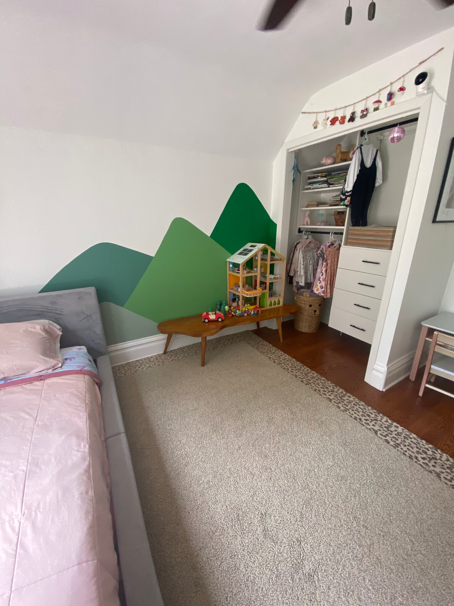 Walls have been repainted all white - 1508 N Broad St