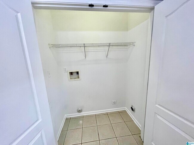 Building Photo - 5241 Cottage Cir