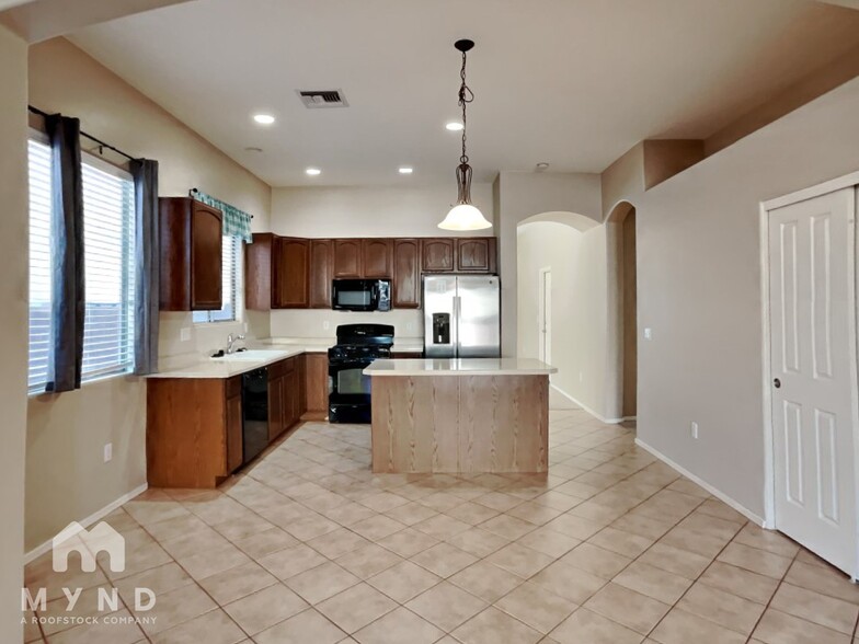 Building Photo - 12533 E Red Canyon Pl