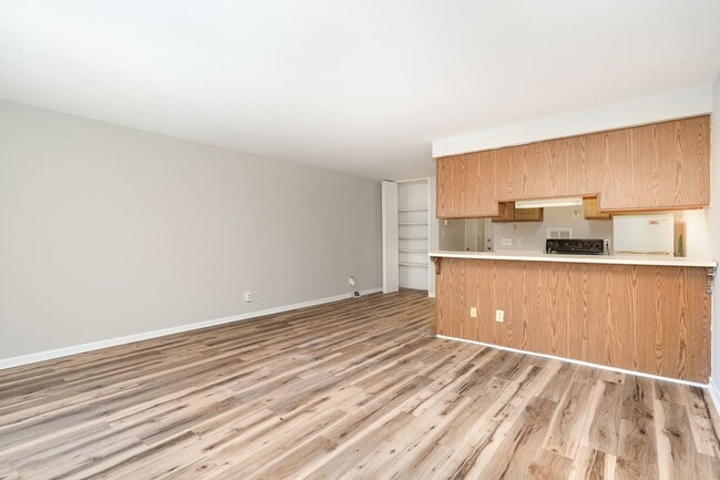 Building Photo - Studio Living in One of Raleigh’s Most Con...