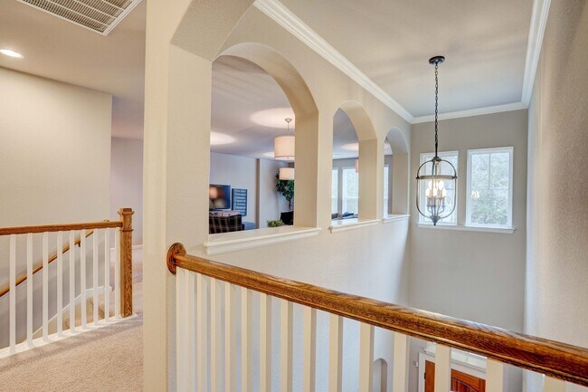 Building Photo - Beautiful 4 Bedroom, 3.5 Bathroom Home with Garage & Private Backyard