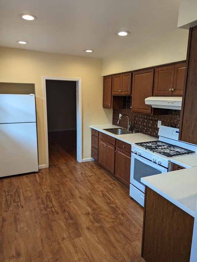 Kitchen - 19 Conger Ave