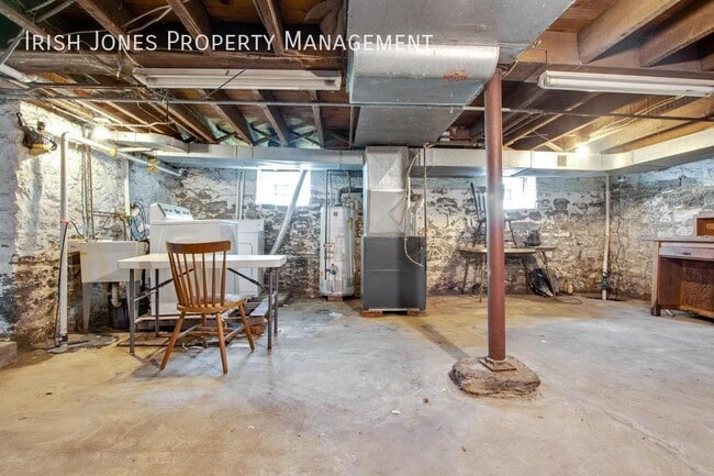 Building Photo - 172 Main St