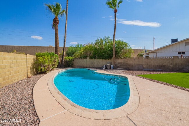 Building Photo - 3929 S Pine St