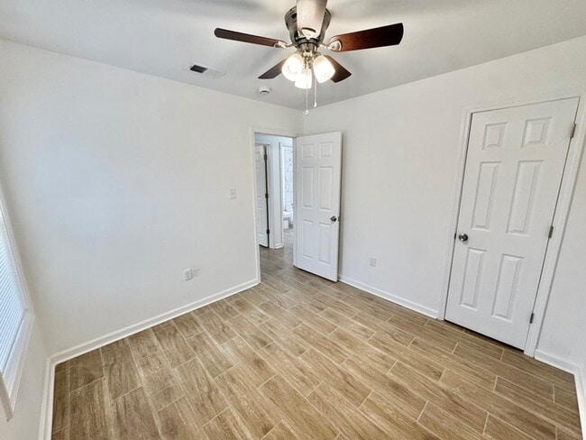 Building Photo - 581 Gilleas Rd