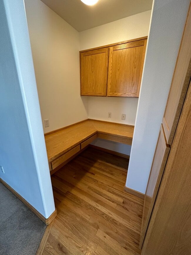 Building Photo - Bring the DOG! 3 Bdrm located in Westside Pines, All Appliances, Newer Paint In & Out, Double Gar...