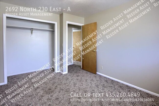 Building Photo - Large 2 Bed/1 Bath Upstairs Apartment In N...