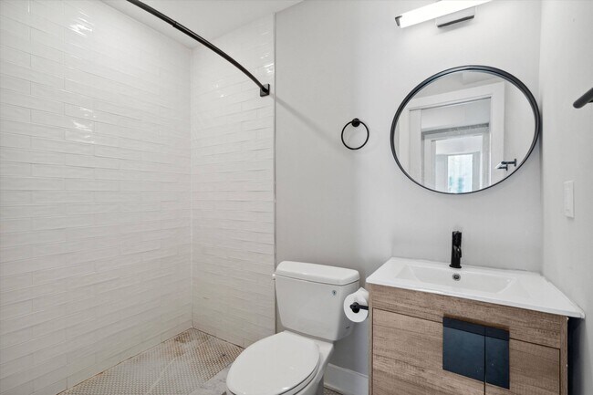 Building Photo - 1618 N Sydenham St