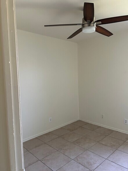 Building Photo - 3505 Northcrest Dr
