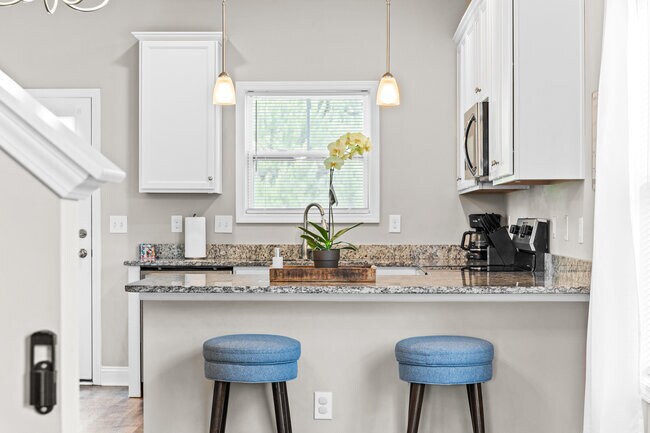 Building Photo - 1535 Grey Cliff Run