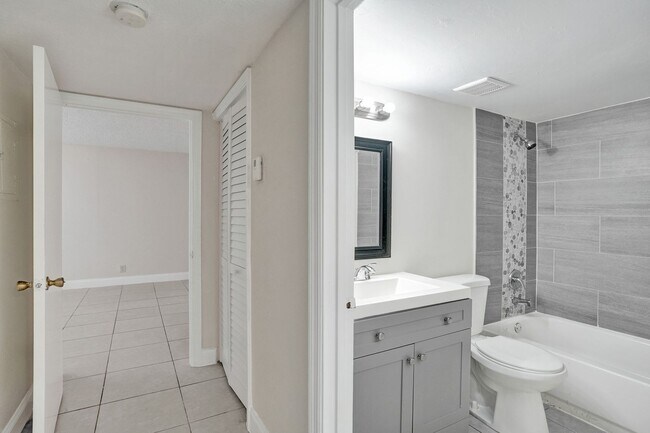 Building Photo - 3 BED/2BATH