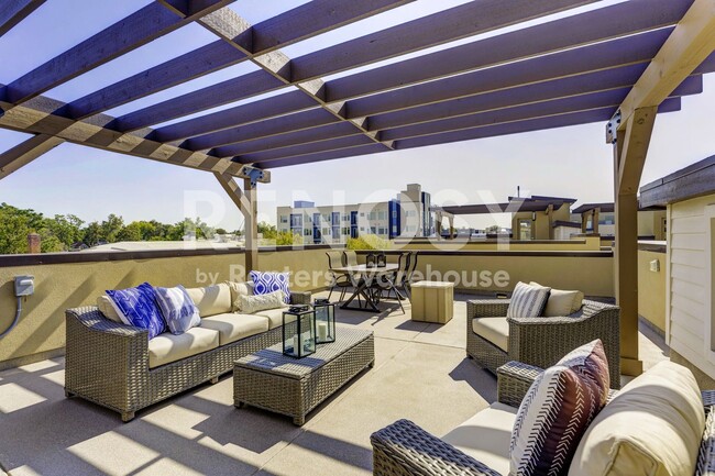 Building Photo - Prime Luxury Berkeley Townhouse with Rooftop Deck AVAILABLE NOW