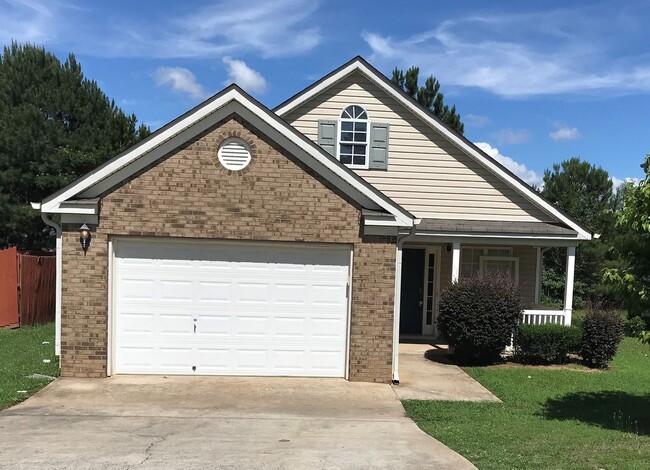 Building Photo - A beautiful home with 3 bedrooms