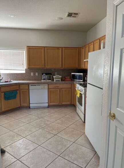 Building Photo - 3553 St Nazaire Ave