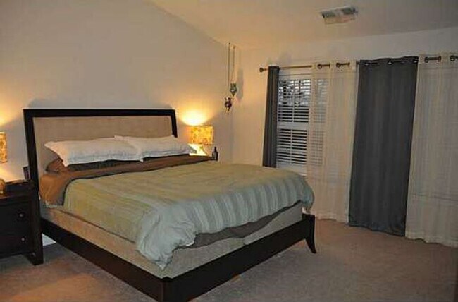 Building Photo - 908 Wendlebury Ct