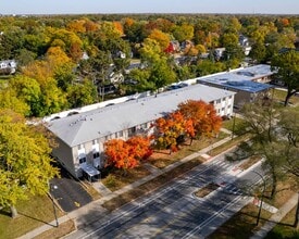 Building Photo - 1270 W Nine Mile Rd