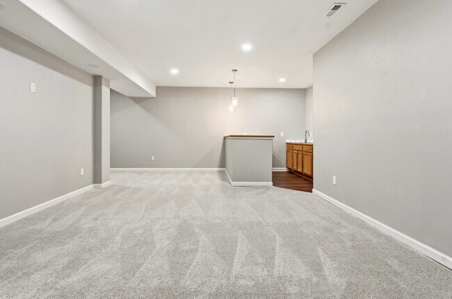 Building Photo - $2,940.45 - 4 Bed, 3 Bath Townhome In Commerce City with Central AC and In Unit Laundry!