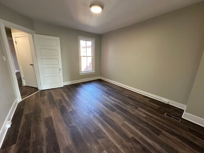 Building Photo - 137 Stevens Ave