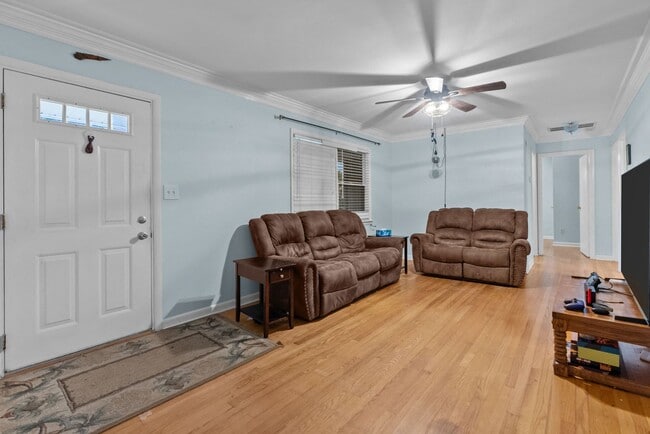 Building Photo - Now Available for Rent in Hampton!