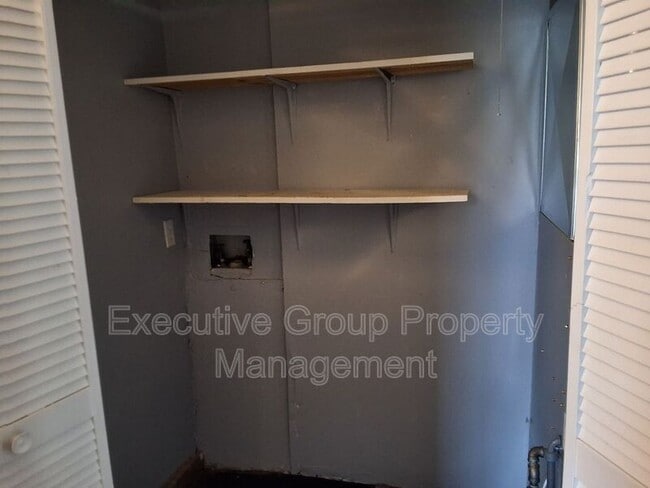 Building Photo - 801 Monin Rd