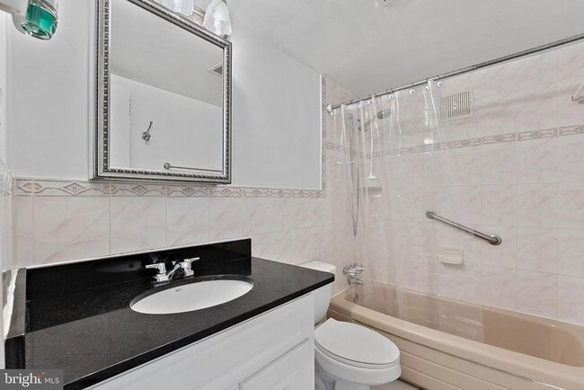 Building Photo - 4420 Briarwood Ct N