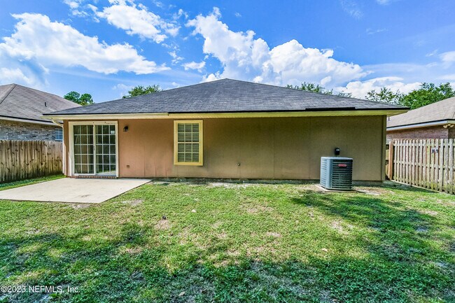 Building Photo - 1693 Spring Branch Dr W