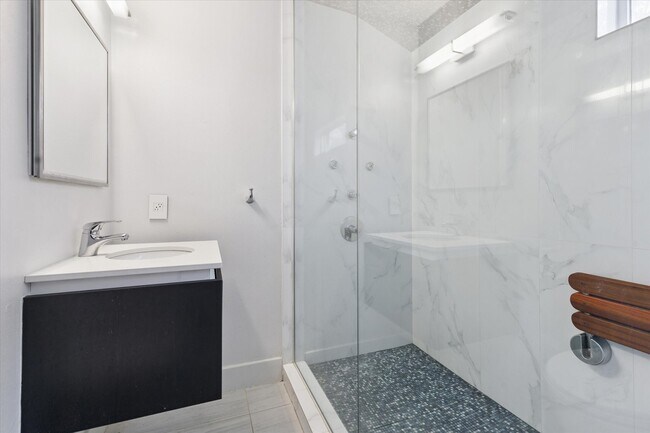 Building Photo - 1222 Marconi St