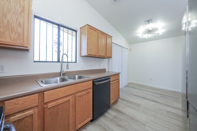 Building Photo - 3167 W Alexanderwood Dr