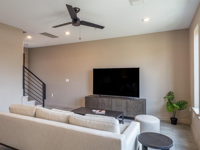Building Photo - 6409 Berkman Dr