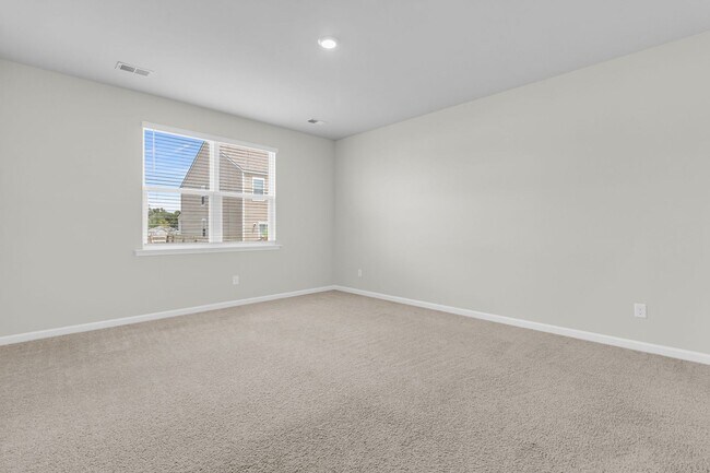 Building Photo - Modern Comfort in the Heart of Ladson