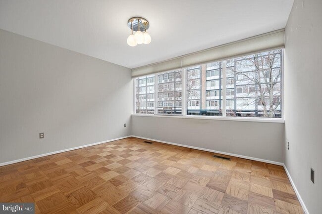 Building Photo - 302 N St SW