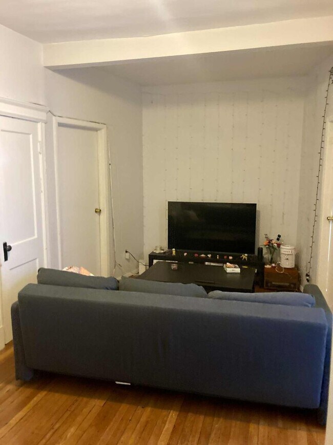 Building Photo - 28 Park Vale Ave