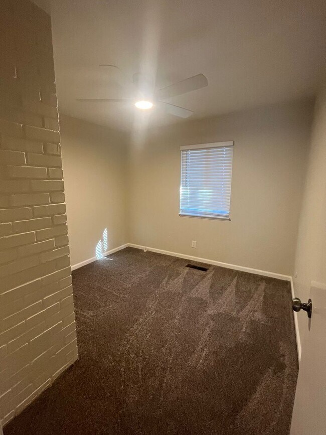 Building Photo - Updated 4 Bedroom 2.5 Bathroom Large Single Family Home located in Northeast Santa Rosa