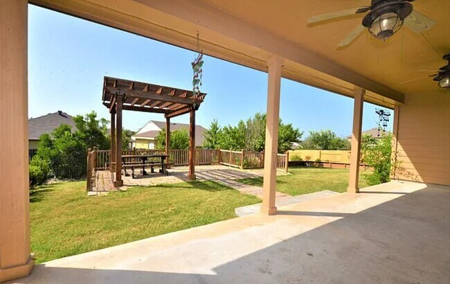 Building Photo - 13407 Overlook Bluff