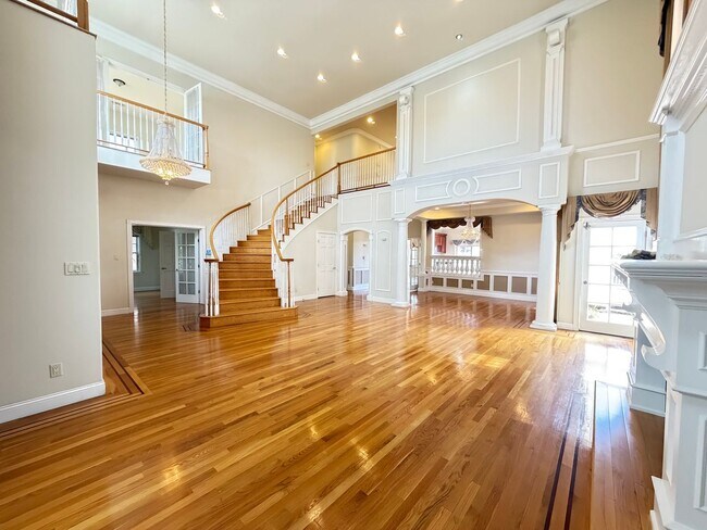 Building Photo - 738 Palmera Ct