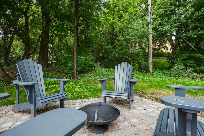 Building Photo - 1328 Idaho Ave S