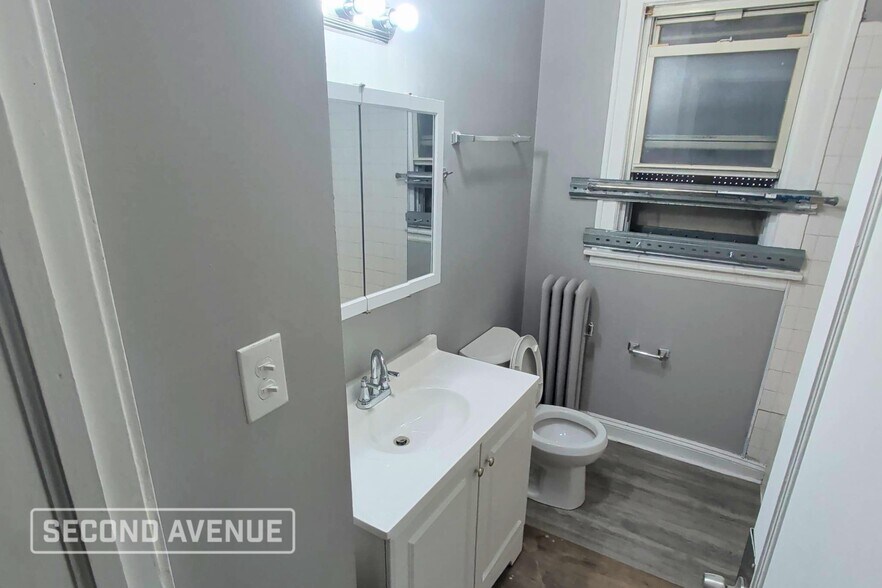 Building Photo - 7114 S Claremont Ave