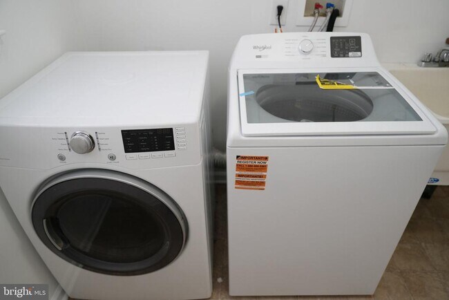 Building Photo - 101 Goldenrod Ln